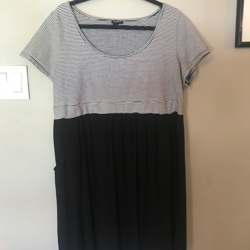 TORRID black and white dress WITH POCKETS